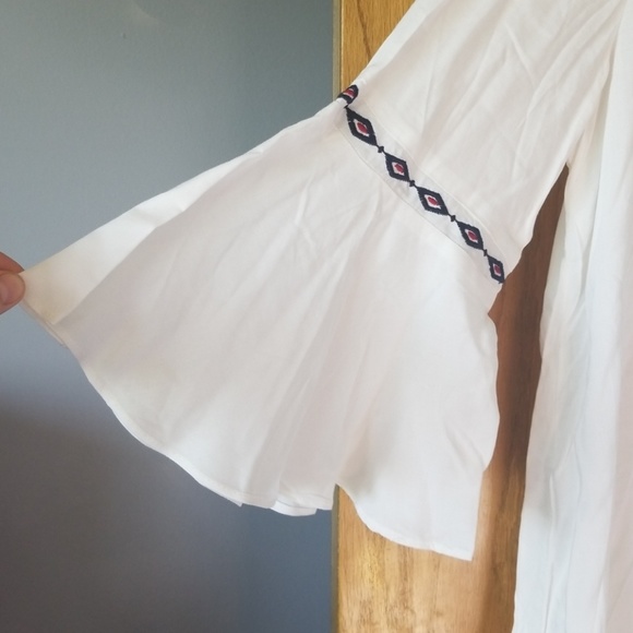 Gorgeous white dress with floral embroidery detail - Picture 3 of 8